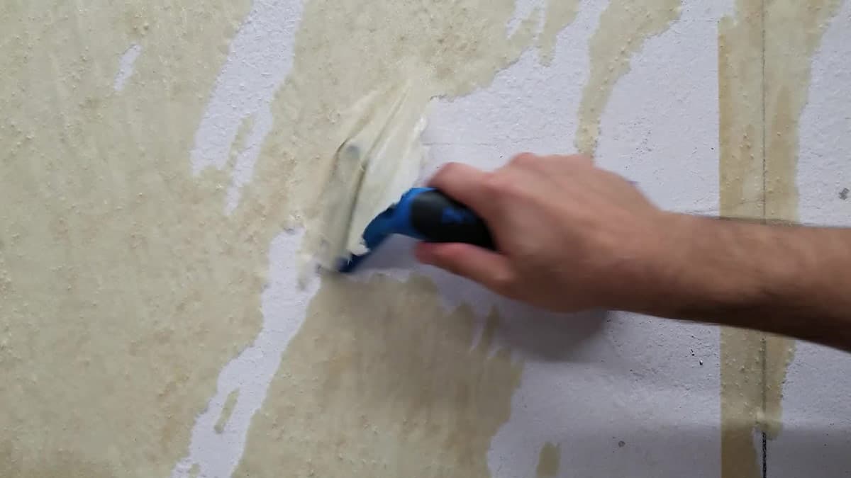 How to Remove Wallpaper from Plaster Walls